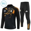 Real Madrid Trainings Sweatshirt Quarter-zip 2025-26 Zwarte - Kids Real Madrid Trainings Sweatshirt Quarter-zip 2025-26 Zwarte - Kids