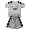 Officiële Voetbalshirt + Korte Broek Doelman Real Madrid 2026-27 Grijze - Kids Officiële Voetbalshirt + Korte Broek Doelman Real Madrid 2026-27 Grijze - Kids